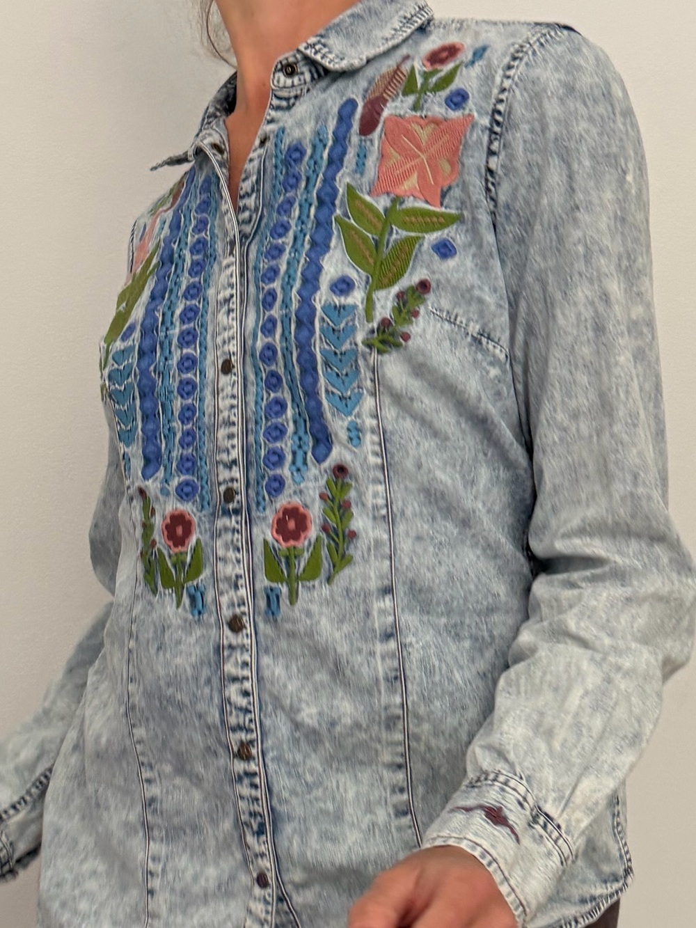 Ryan Michael Indigo Floral Embroidered Acid-Wash Grey Denim Snap Button Shirt - Picture 6 of 16